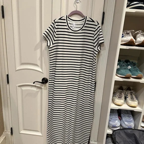 SPANX Black and White Striped Midi Dress - Picture 4 of 9
